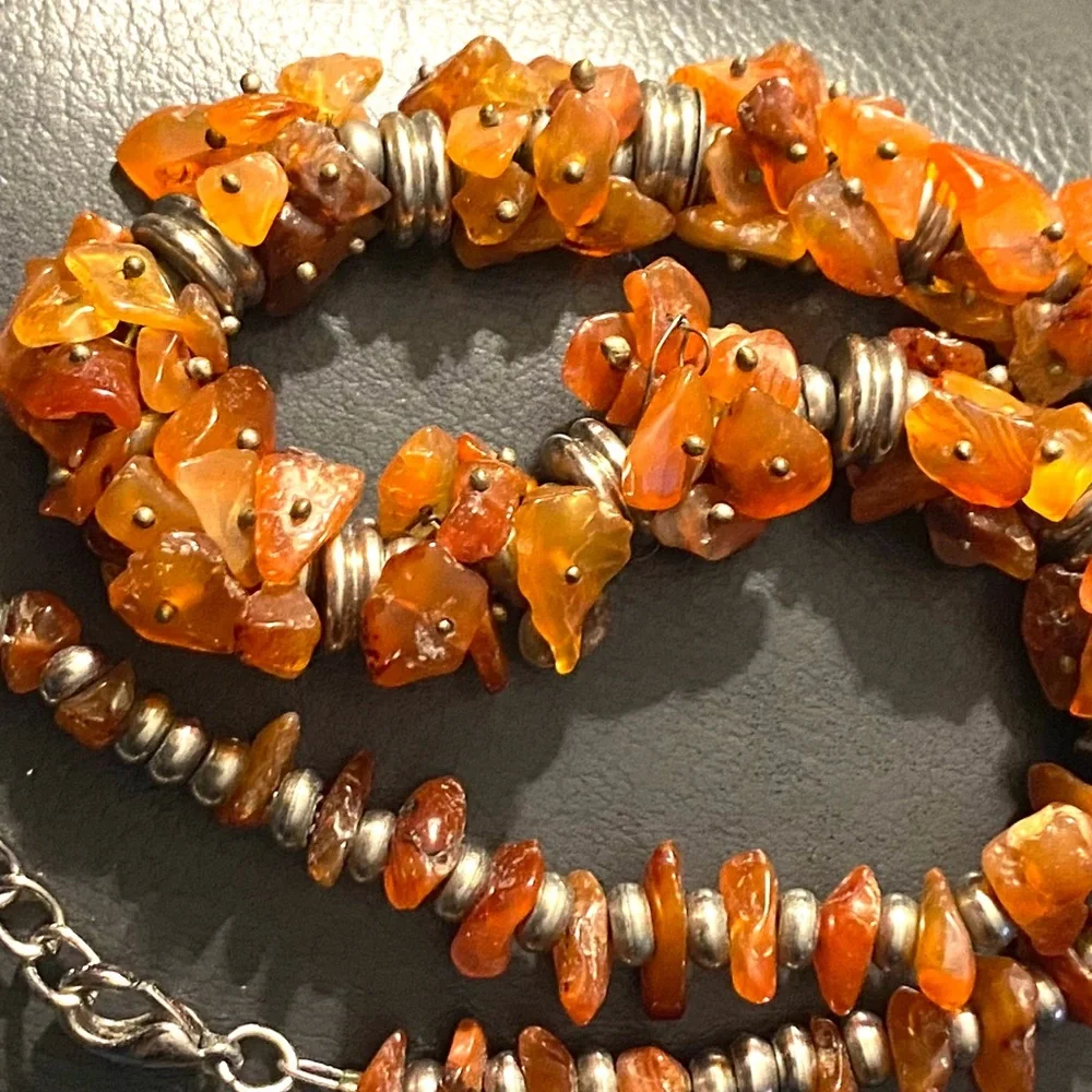 Elegant Carnelian Chip Beaded Chocker Style Necklace Silver Tone Spacer Beads